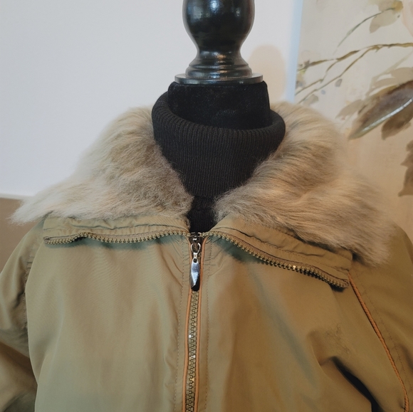Women's Faux Fur Jacket - Picture 3 of 4
